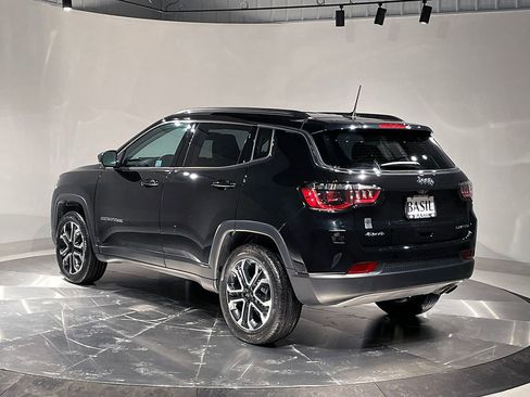 Used 2022 Jeep Compass Limited image 13