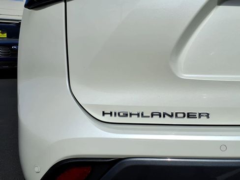 Used 2021 Toyota Highlander Limited image 14