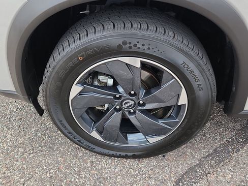 Used 2024 Nissan Rogue SV image 6