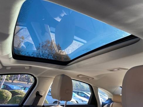 Used 2017 Jaguar XF Premium image 22