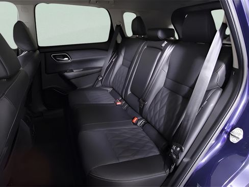 Used 2024 Nissan Rogue Platinum w/ Platinum Premium Package FWD image 11