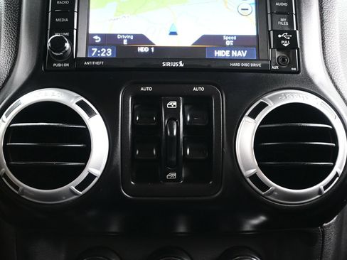 Used 2014 Jeep Wrangler Unlimited Sahara w/ Connectivity Group AWD/4WD image 20