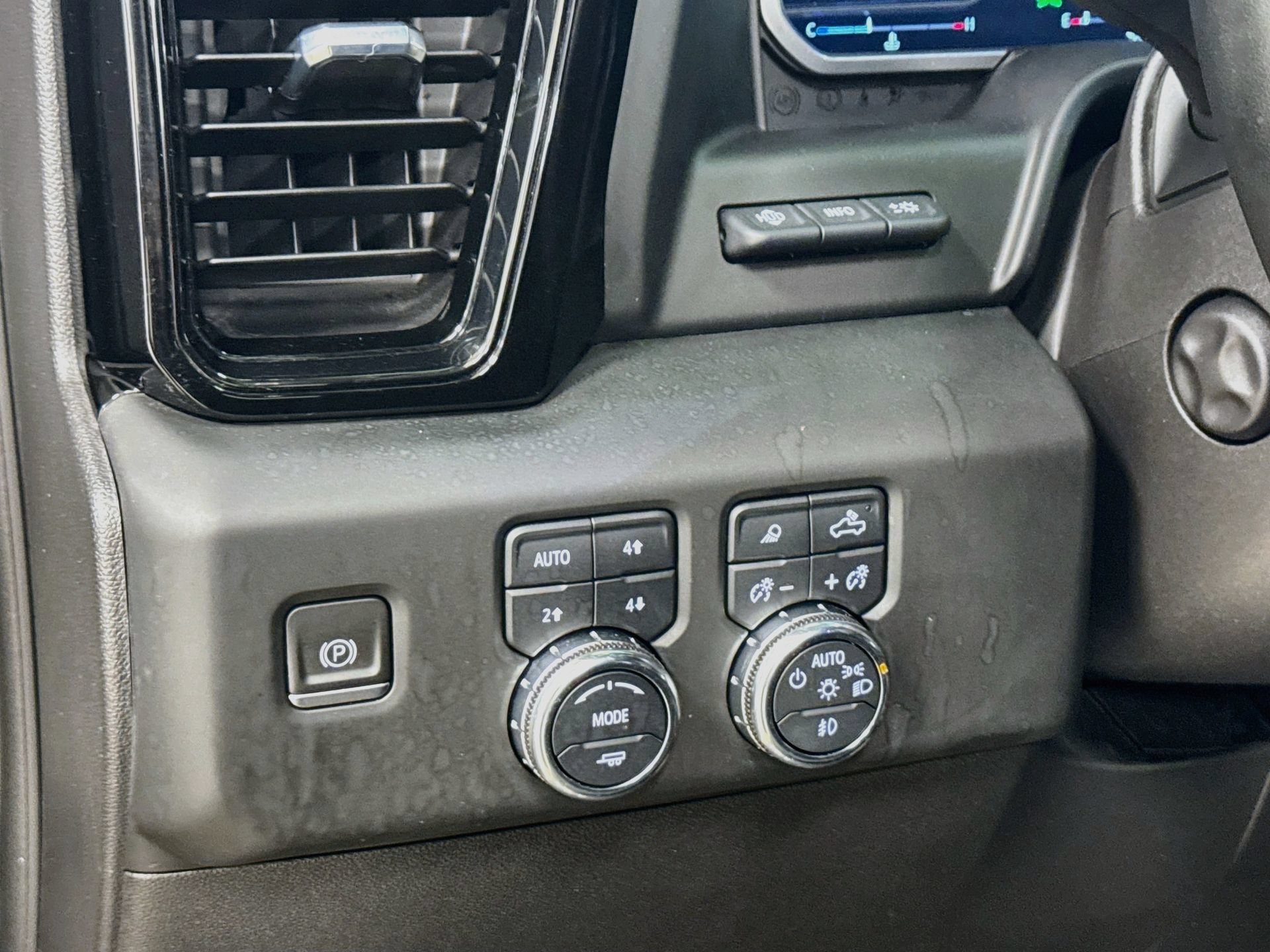 Used 2023 GMC Sierra 1500 AT4 w/ Technology Package AWD/4WD image 10