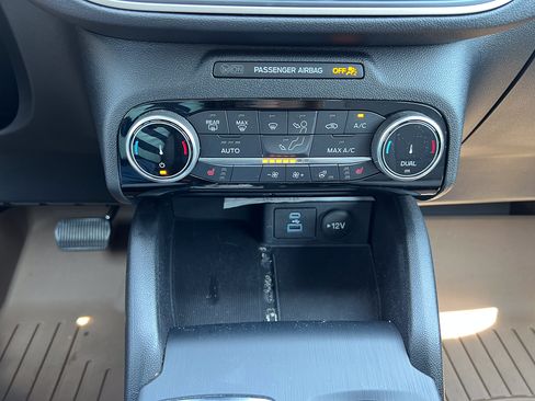 Used 2022 Ford Escape SE w/ Convenience Package FWD image 22