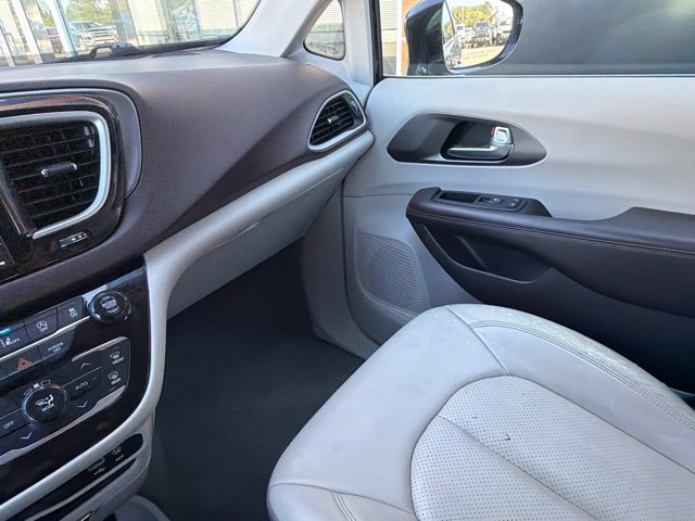 Used 2019 Chrysler Pacifica Touring-L w/ Advanced Safetytec Group FWD image 35