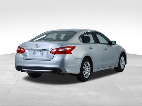 Used 2016 Nissan Altima 2.5 S w/ Power Driver Seat Package FWD image 11