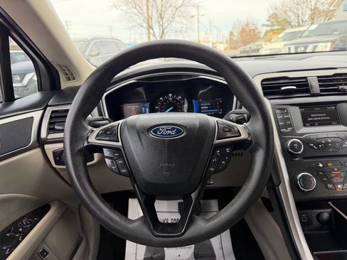 Used 2017 Ford Fusion SE image 24