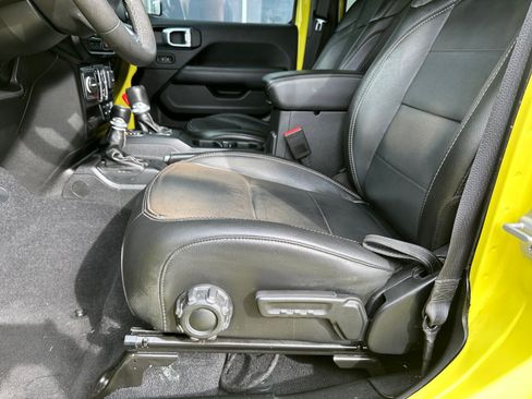 Used 2023 Jeep Wrangler Unlimited Sahara AWD/4WD image 12