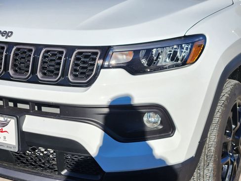 New 2026 Jeep Compass Latitude image 9