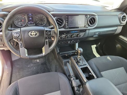 Used 2022 Toyota Tacoma TRD Off-Road w/ Technology Package AWD/4WD image 14