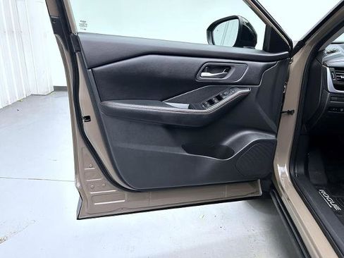 Certified 2025 Nissan Rogue SV AWD/4WD image 9