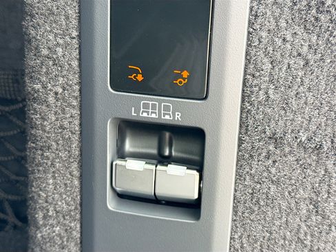 New 2026 Land Rover Range Rover Sport Dynamic SE AWD/4WD image 12