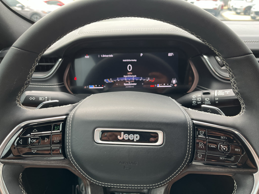 Used 2023 Jeep Grand Cherokee Overland RWD image 16