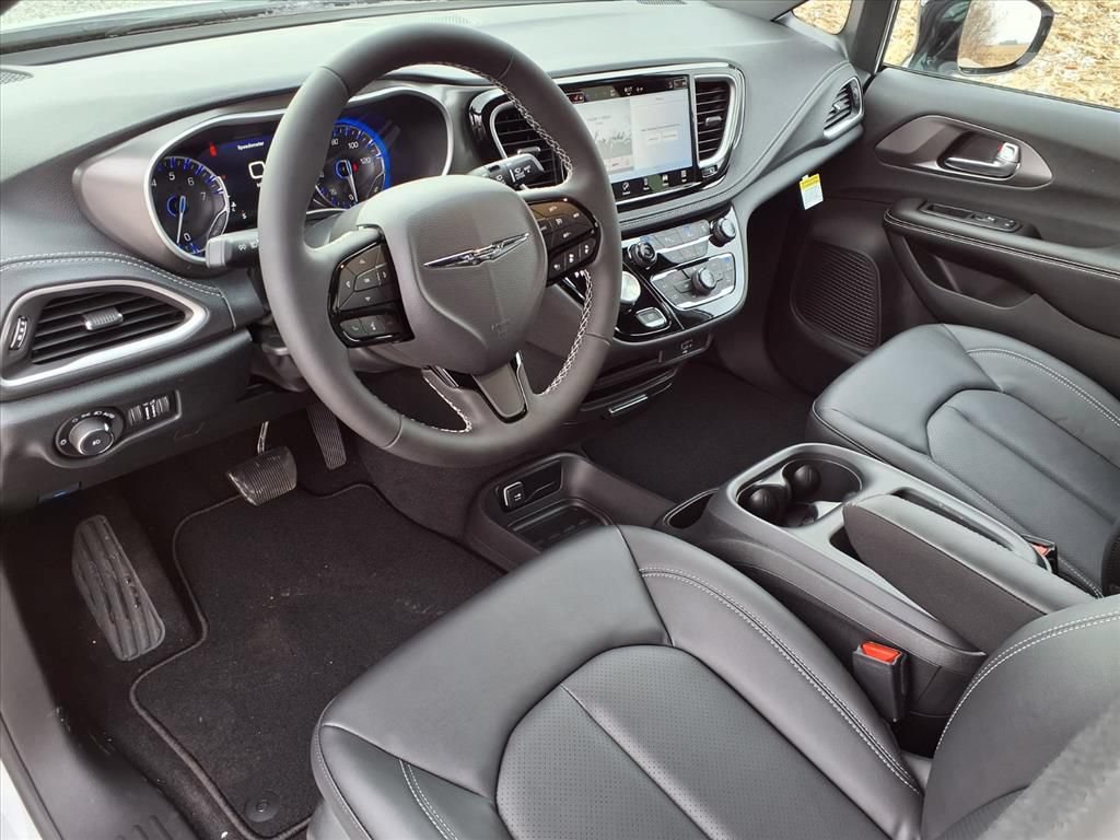 New 2026 Chrysler Pacifica Select w/ S Appearance Package FWD image 5