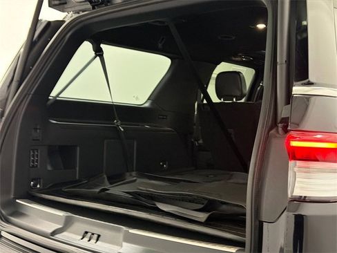 Used 2023 Lincoln Navigator L Reserve image 9