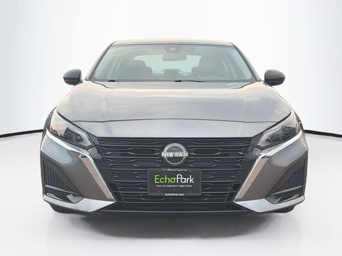 Used 2024 Nissan Altima 2.5 SV AWD/4WD image 2