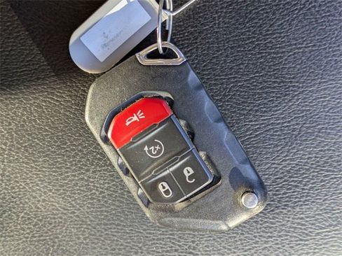 Used 2022 Jeep Wrangler Unlimited Sahara w/ Cold Weather Group image 31