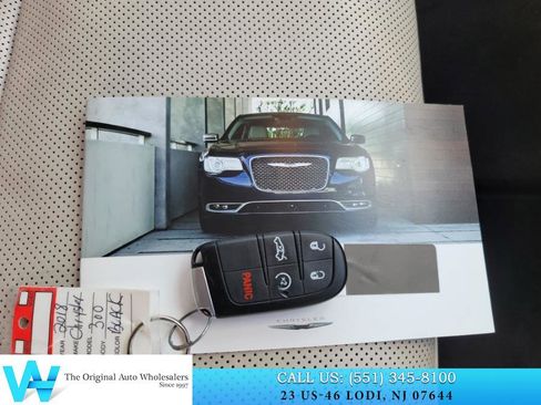 Used 2018 Chrysler 300 Limited image 26