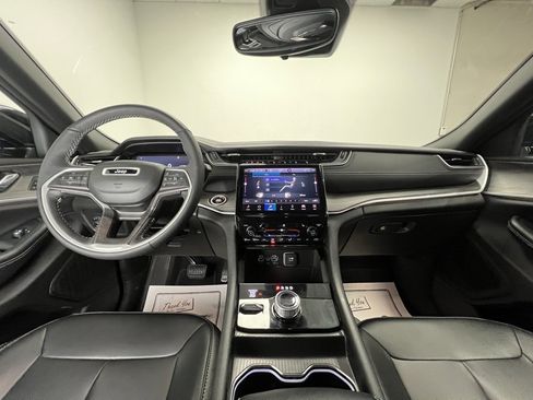 Used 2024 Jeep Grand Cherokee L Limited image 12