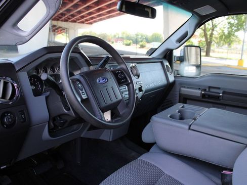 Used 2011 Ford F250 XLT w/ XLT Premium Pkg AWD/4WD image 9