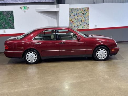 Used 1999 Mercedes-Benz E 320 Sedan image 37