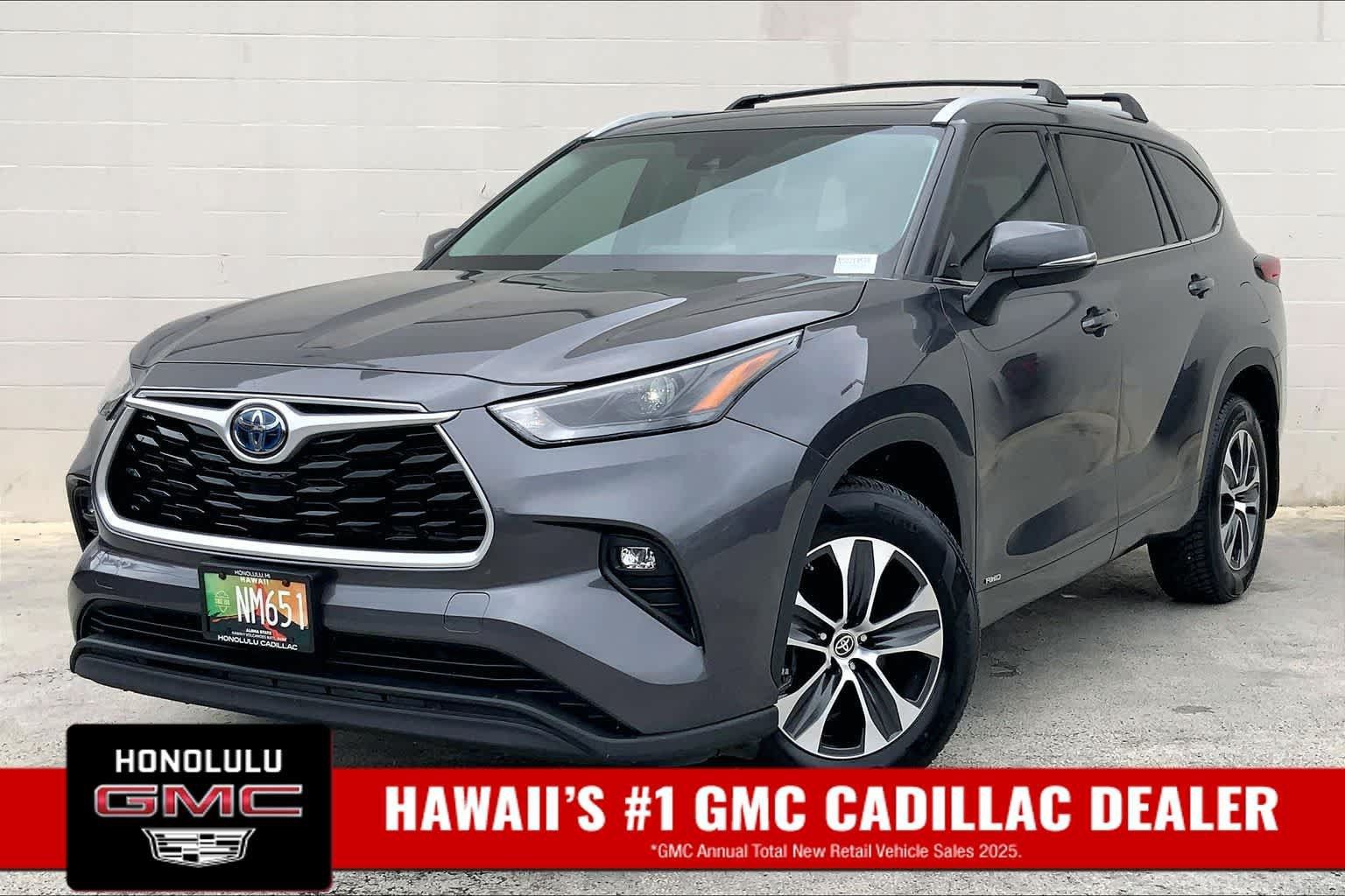 Used 2022 Toyota Highlander XLE AWD/4WD image 1