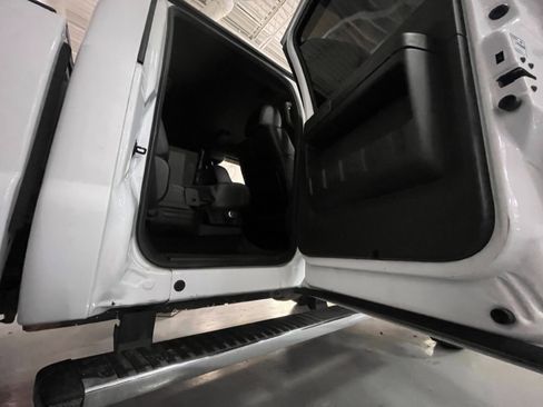 Used 2016 Ford F450 Lariat w/ Lariat Chrome Package image 9