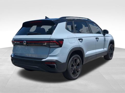 New 2026 Volkswagen Taos SE FWD image 4