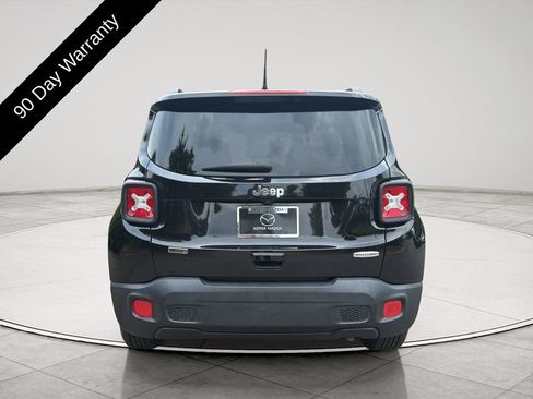 Used 2018 Jeep Renegade Latitude FWD image 4