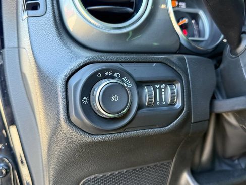 Certified 2022 Jeep Wrangler Unlimited Sahara w/ Cold Weather Group AWD/4WD image 24