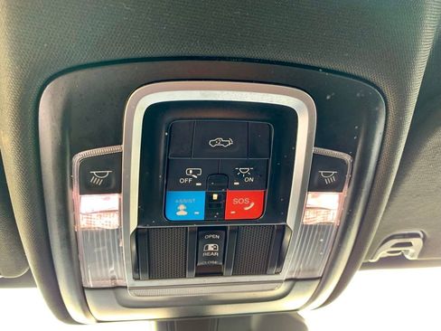 Used 2025 RAM 1500 Laramie AWD/4WD image 40