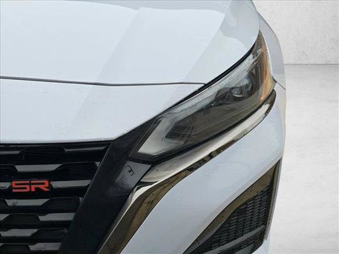 Used 2023 Nissan Altima 2.5 SR w/ SR Premium Package image 9