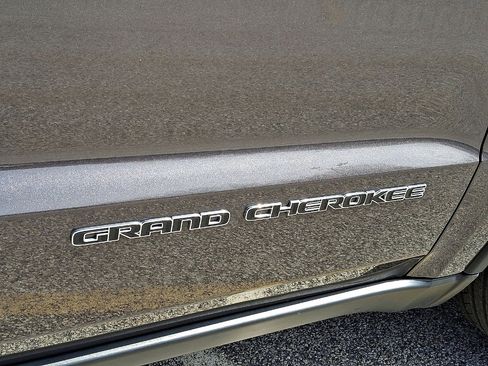 Certified 2021 Jeep Grand Cherokee Laredo image 51