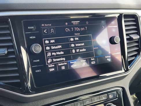 Used 2021 Volkswagen Atlas Cross Sport SEL Premium image 11