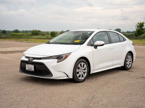 Used 2020 Toyota Corolla LE FWD image 3
