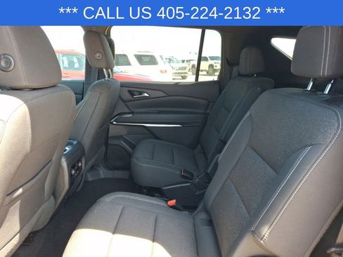 Used 2025 Chevrolet Traverse LT FWD image 24