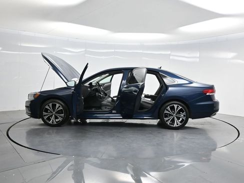 Used 2022 Volkswagen Passat 2.0T SE FWD image 37