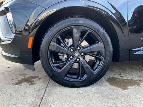 Used 2024 Buick Envision Sport Touring image 2