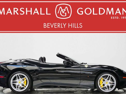 Used 2015 Ferrari California T RWD image 1