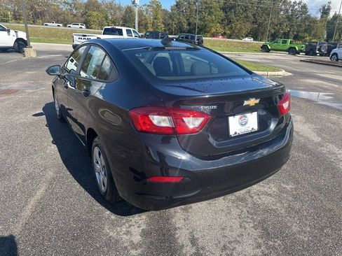 Used 2018 Chevrolet Cruze LS image 3