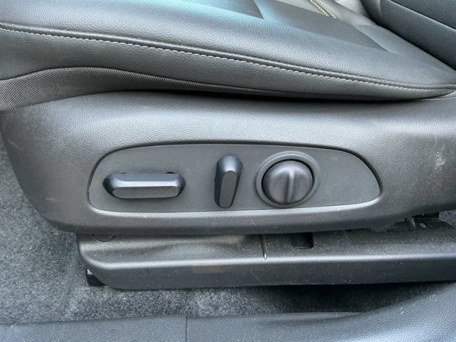Used 2024 Chevrolet Trax ACTIV w/ Sunroof Package FWD image 6