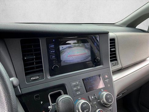 Used 2017 Toyota Sienna L FWD image 22