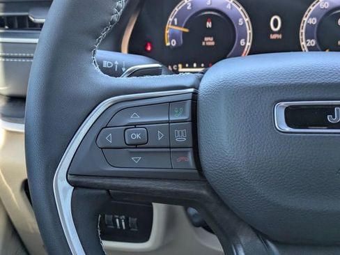 New 2025 Jeep Grand Cherokee Limited w/ Luxury Tech Group II RWD image 27