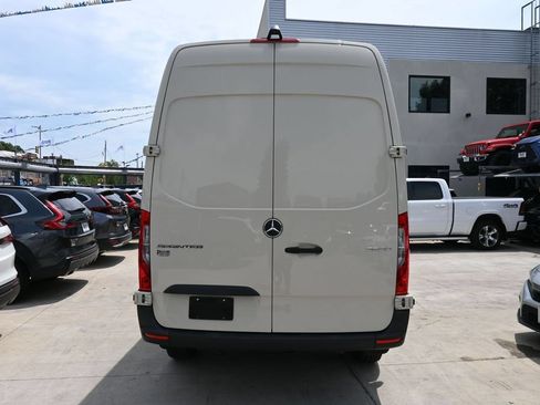 Used 2024 Mercedes-Benz Sprinter 2500 image 6