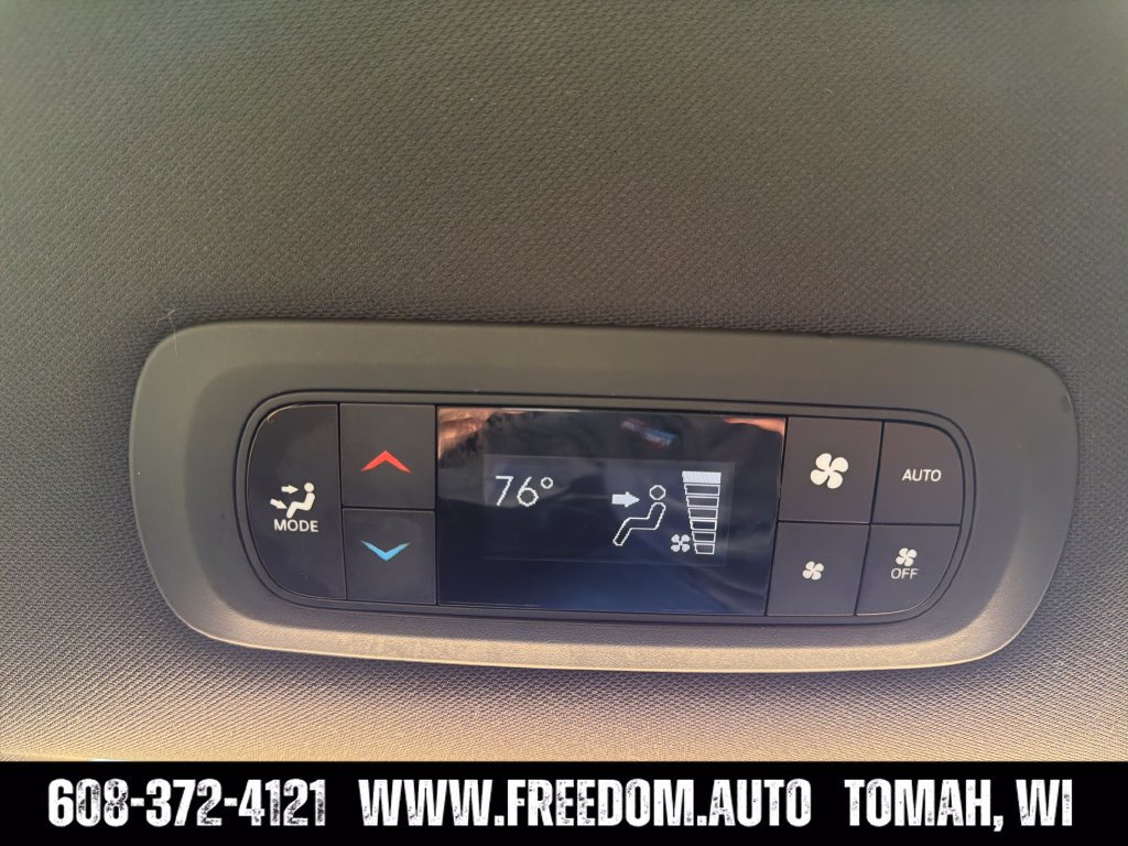 Used 2025 Chrysler Pacifica Select FWD image 35