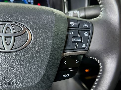 Used 2025 Toyota Camry SE FWD image 15