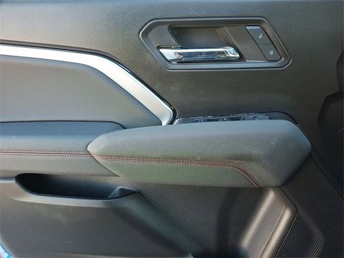 Used 2024 Chevrolet Colorado Z71 w/ Z71 Convenience Package 2 image 12