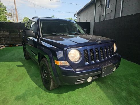 Used 2014 Jeep Patriot Sport w/ Power Value Group FWD image 2