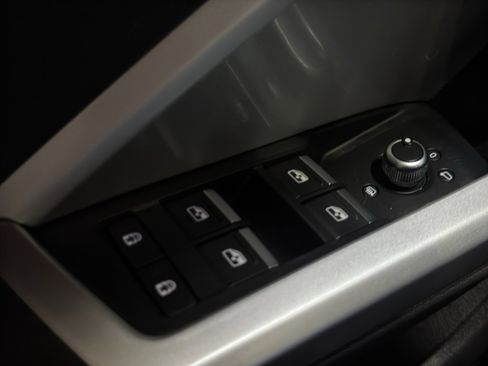 Used 2025 Audi Q3 2.0T Premium image 34