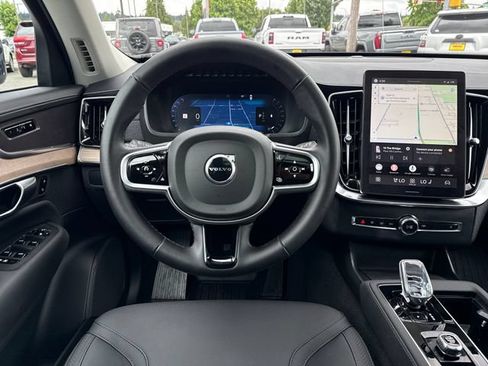 Used 2025 Volvo XC90 B5 Core w/ Protection Package Premier AWD/4WD image 17